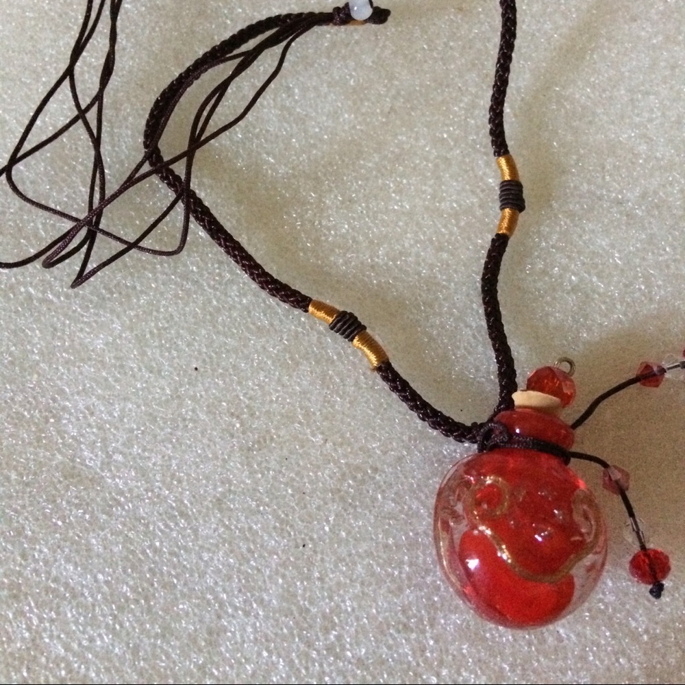 Vintage glass snuff pendent necklace